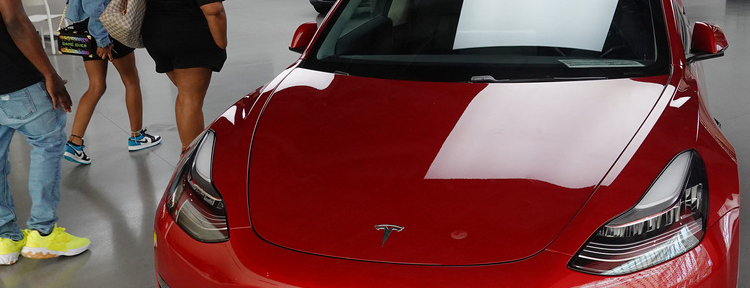 Infrastruktur India dan Kendala Tesla Menurut Amitabh Bachchan